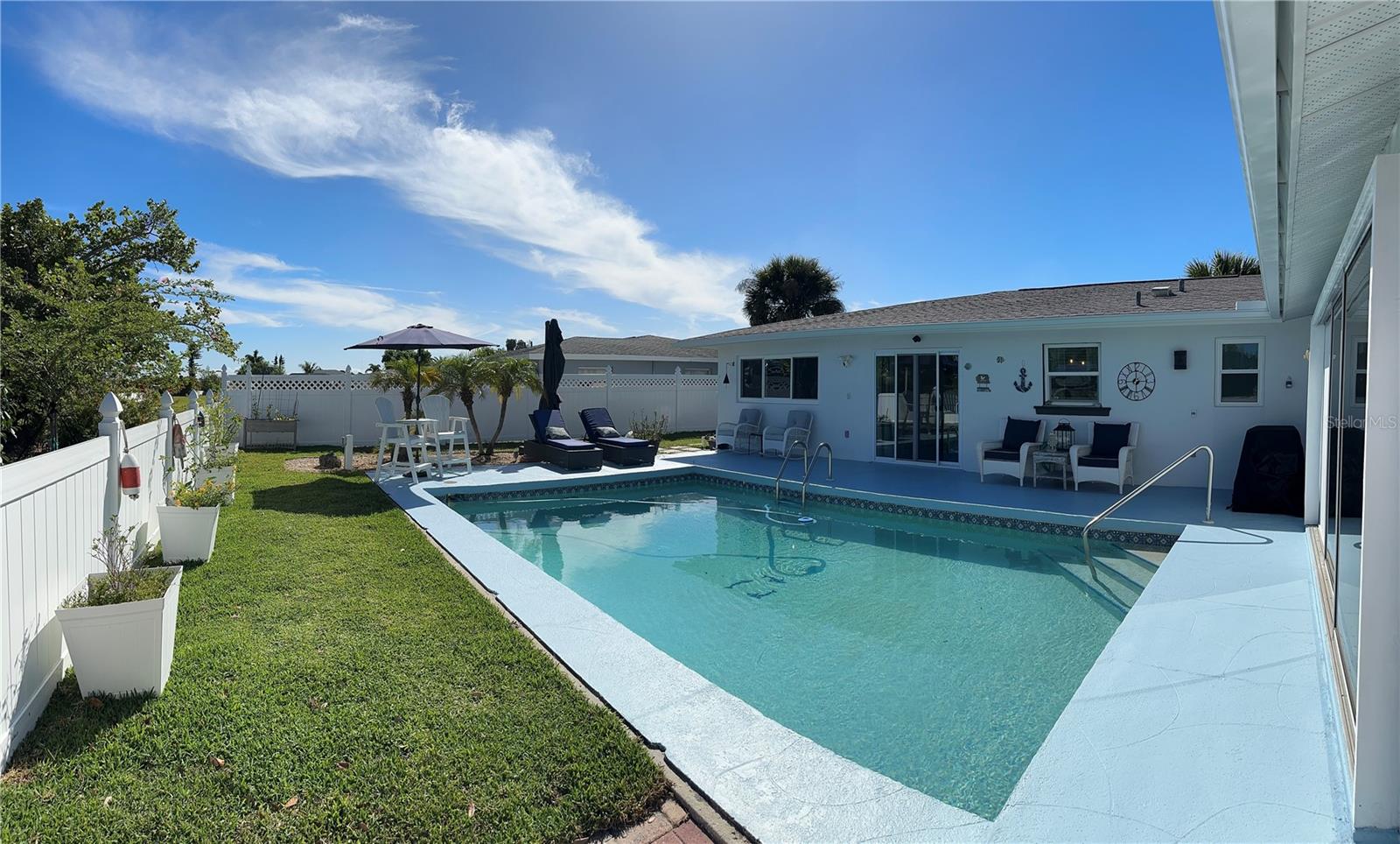 2 GOLFVIEW RD, ROTONDA WEST, FL, 33947