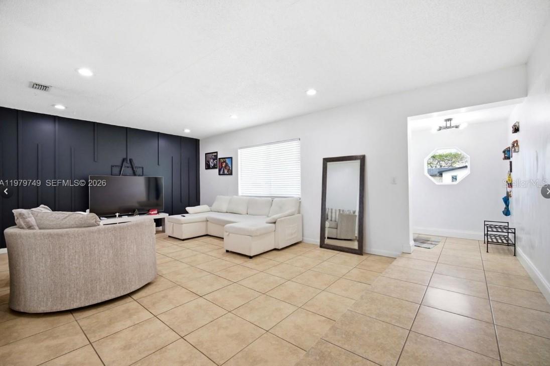 1185 NW 92ND AVE, PEMBROKE PINES, FL, 33024