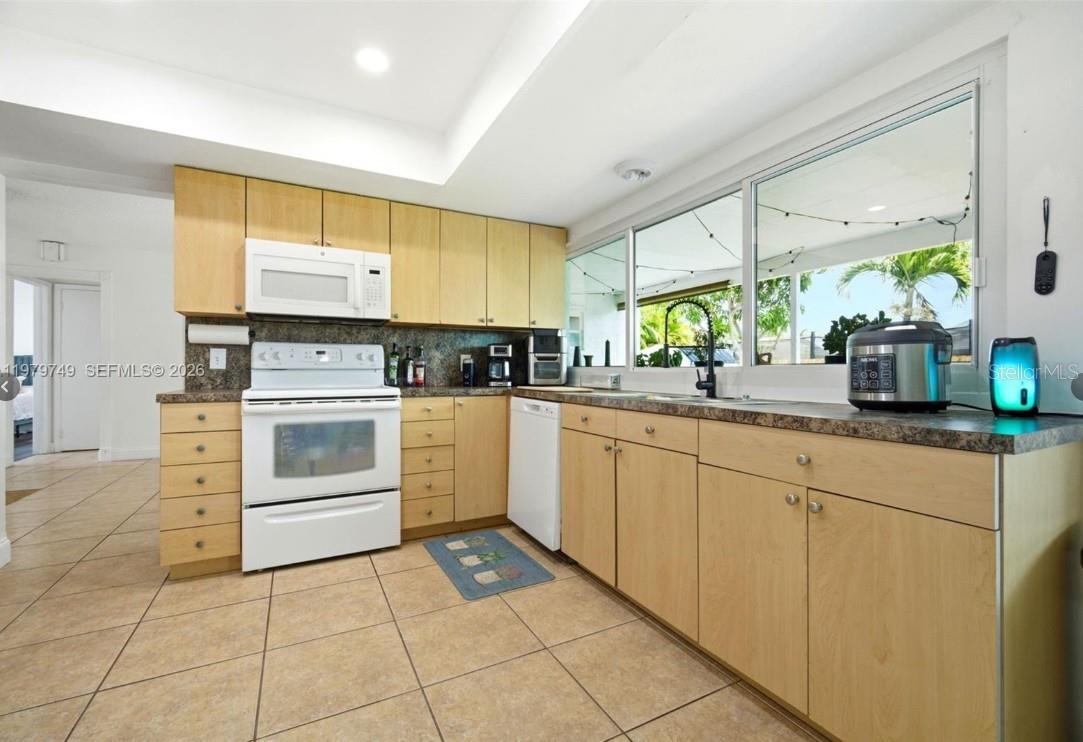 1185 NW 92ND AVE, PEMBROKE PINES, FL, 33024
