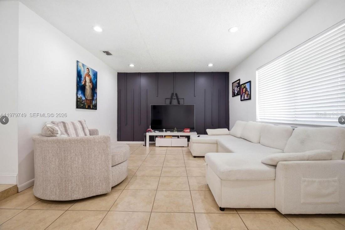 1185 NW 92ND AVE, PEMBROKE PINES, FL, 33024
