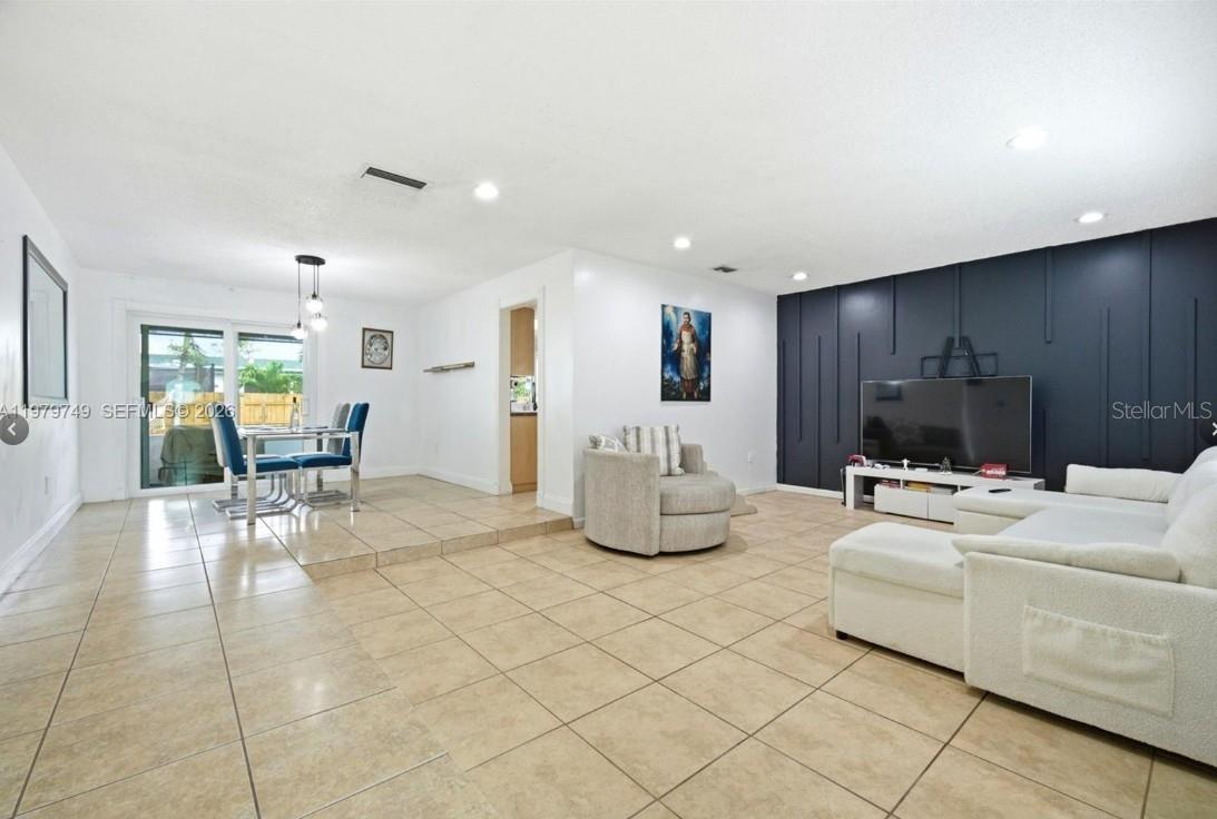 1185 NW 92ND AVE, PEMBROKE PINES, FL, 33024