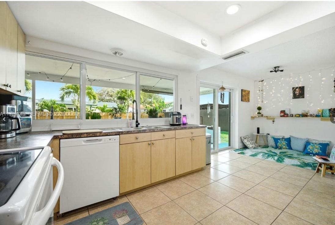 1185 NW 92ND AVE, PEMBROKE PINES, FL, 33024