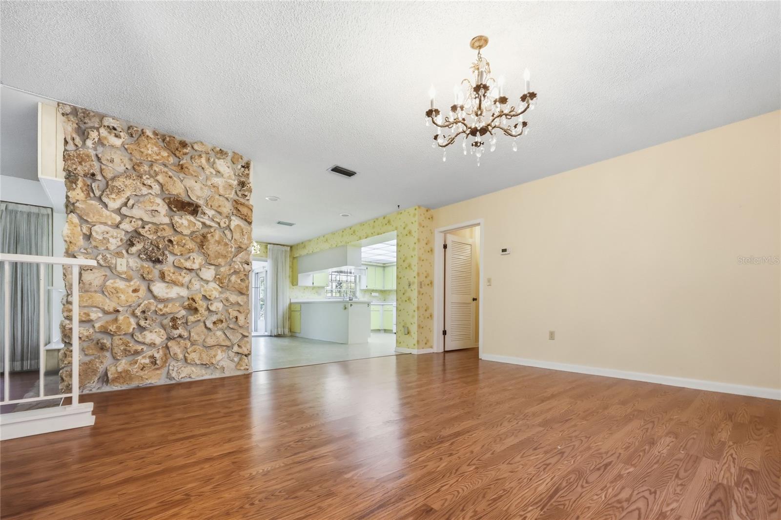 1352 ERROL PKWY, APOPKA, FL, 32712