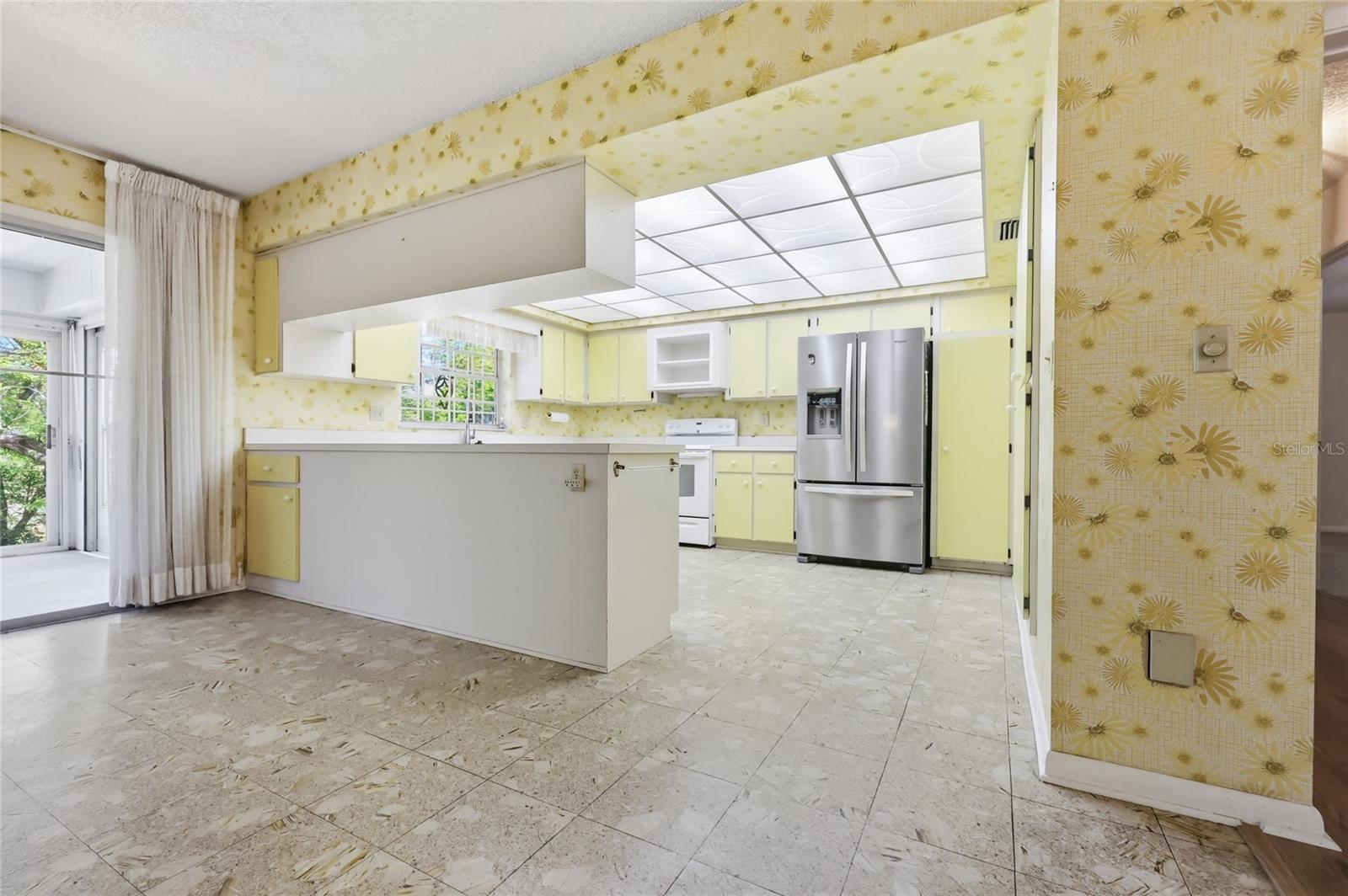 1352 ERROL PKWY, APOPKA, FL, 32712
