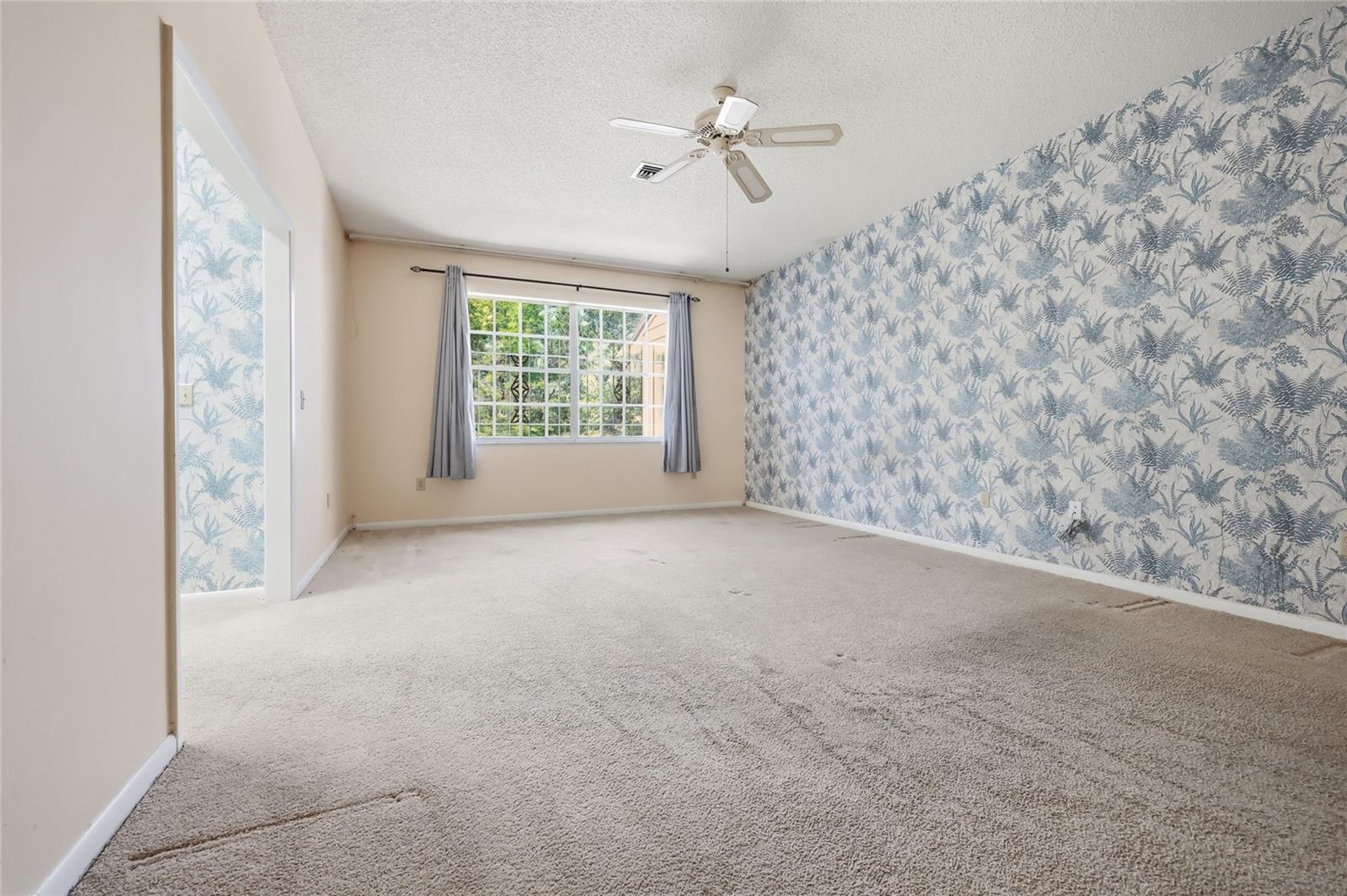 1352 ERROL PKWY, APOPKA, FL, 32712