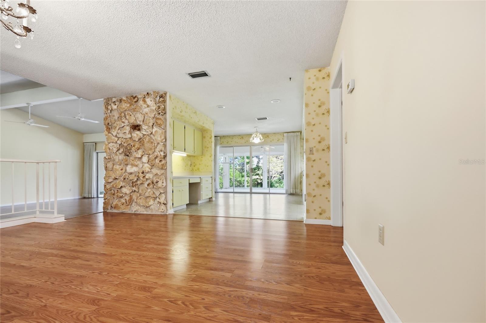 1352 ERROL PKWY, APOPKA, FL, 32712