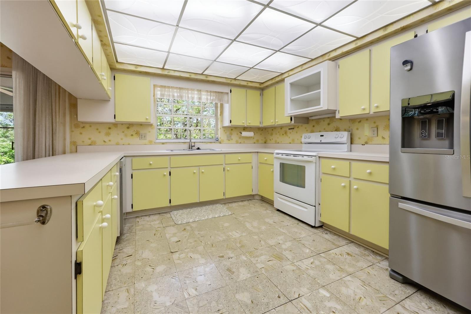 1352 ERROL PKWY, APOPKA, FL, 32712