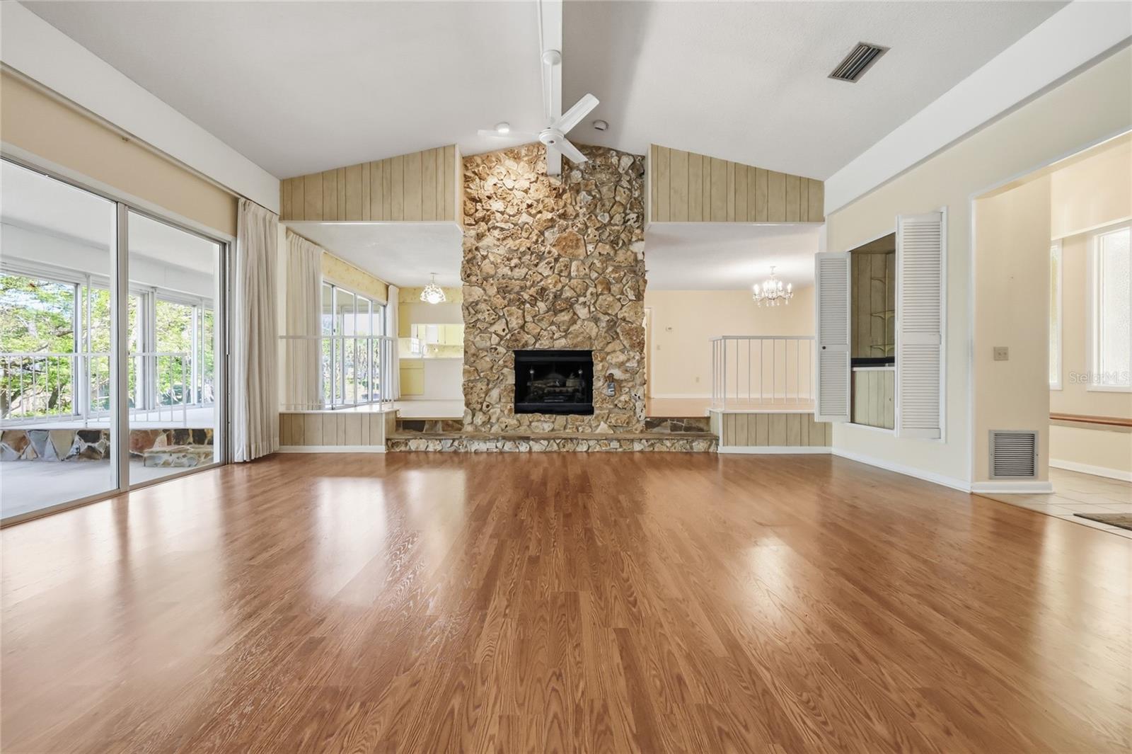 1352 ERROL PKWY, APOPKA, FL, 32712