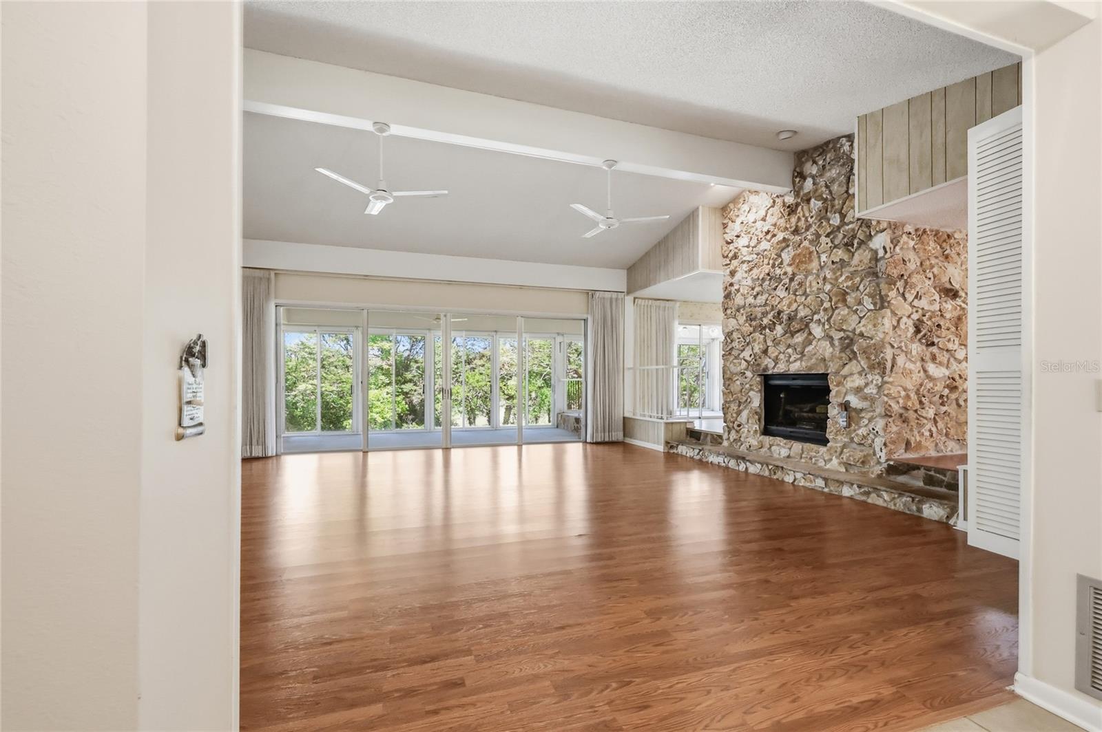 1352 ERROL PKWY, APOPKA, FL, 32712
