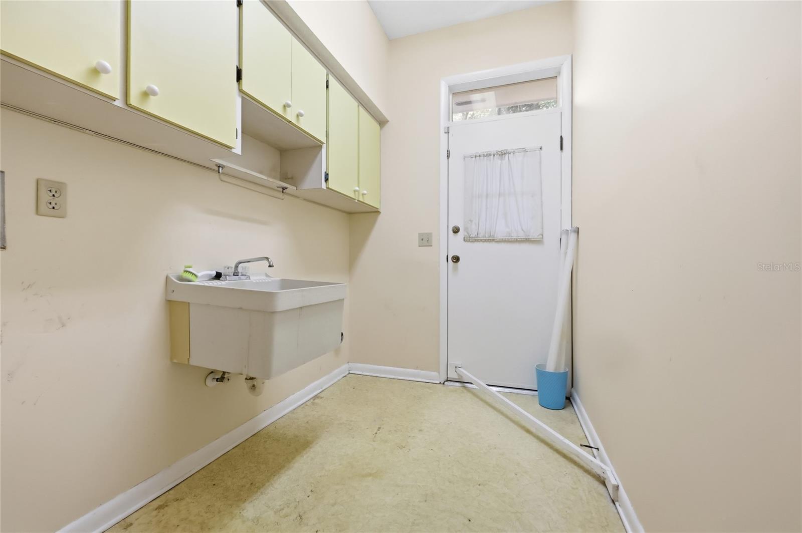 1352 ERROL PKWY, APOPKA, FL, 32712