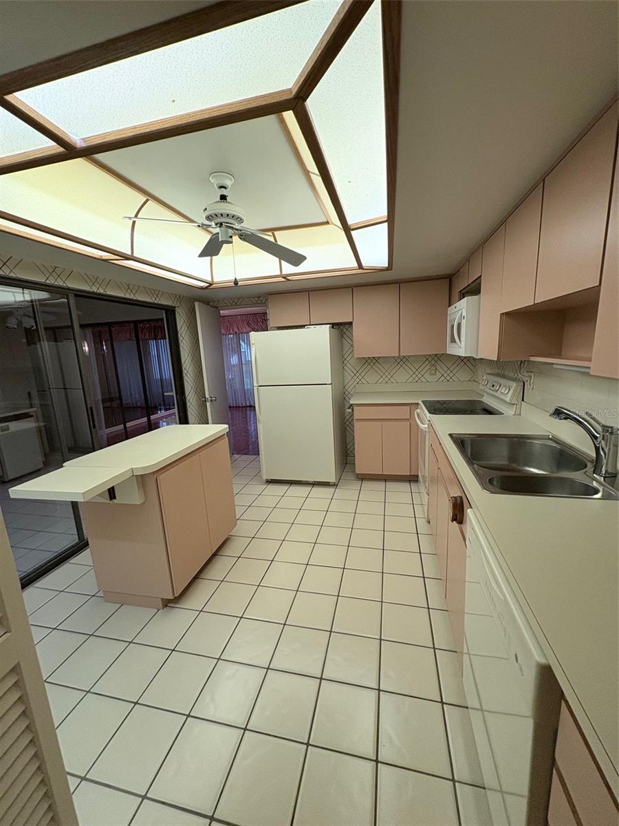 14111 CYPRESS CIR, TAMPA, FL, 33618