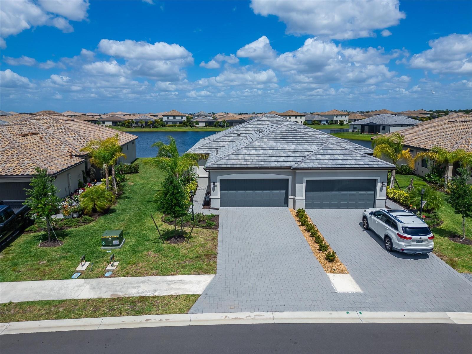 15713 SUNNY DAY DR, BRADENTON, FL, 34211
