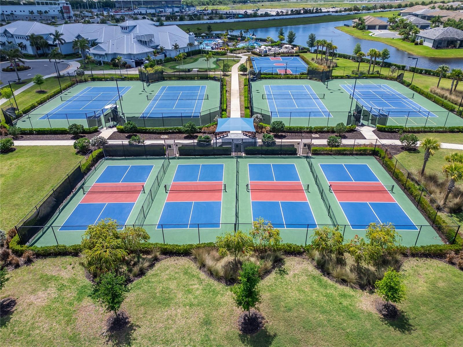 15713 SUNNY DAY DR, BRADENTON, FL, 34211