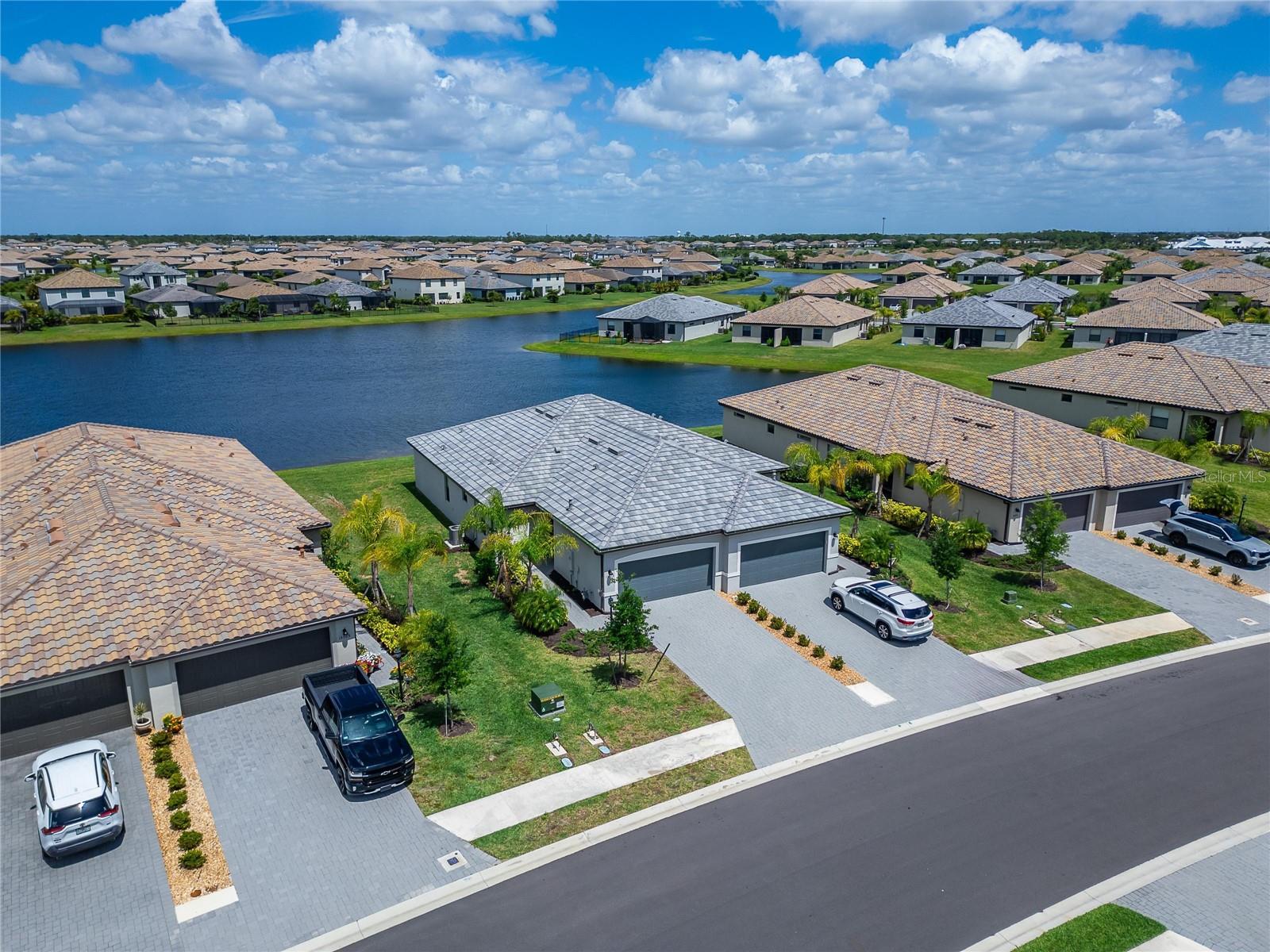 15713 SUNNY DAY DR, BRADENTON, FL, 34211