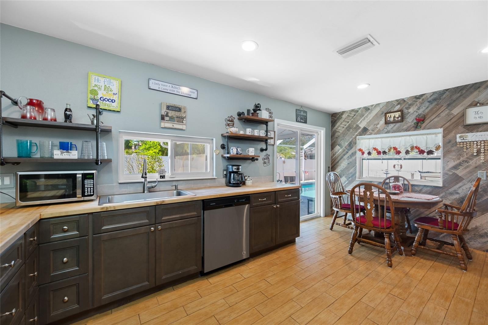 2424 OSPREY AVE, PALM HARBOR, FL, 34683