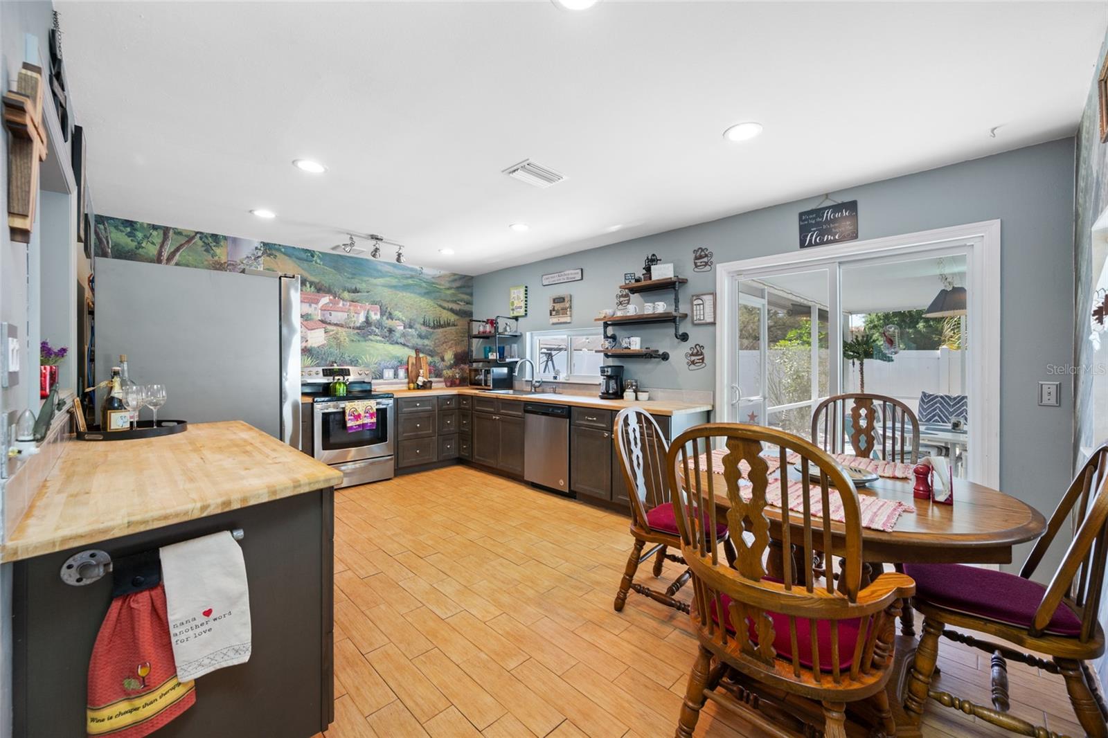 2424 OSPREY AVE, PALM HARBOR, FL, 34683