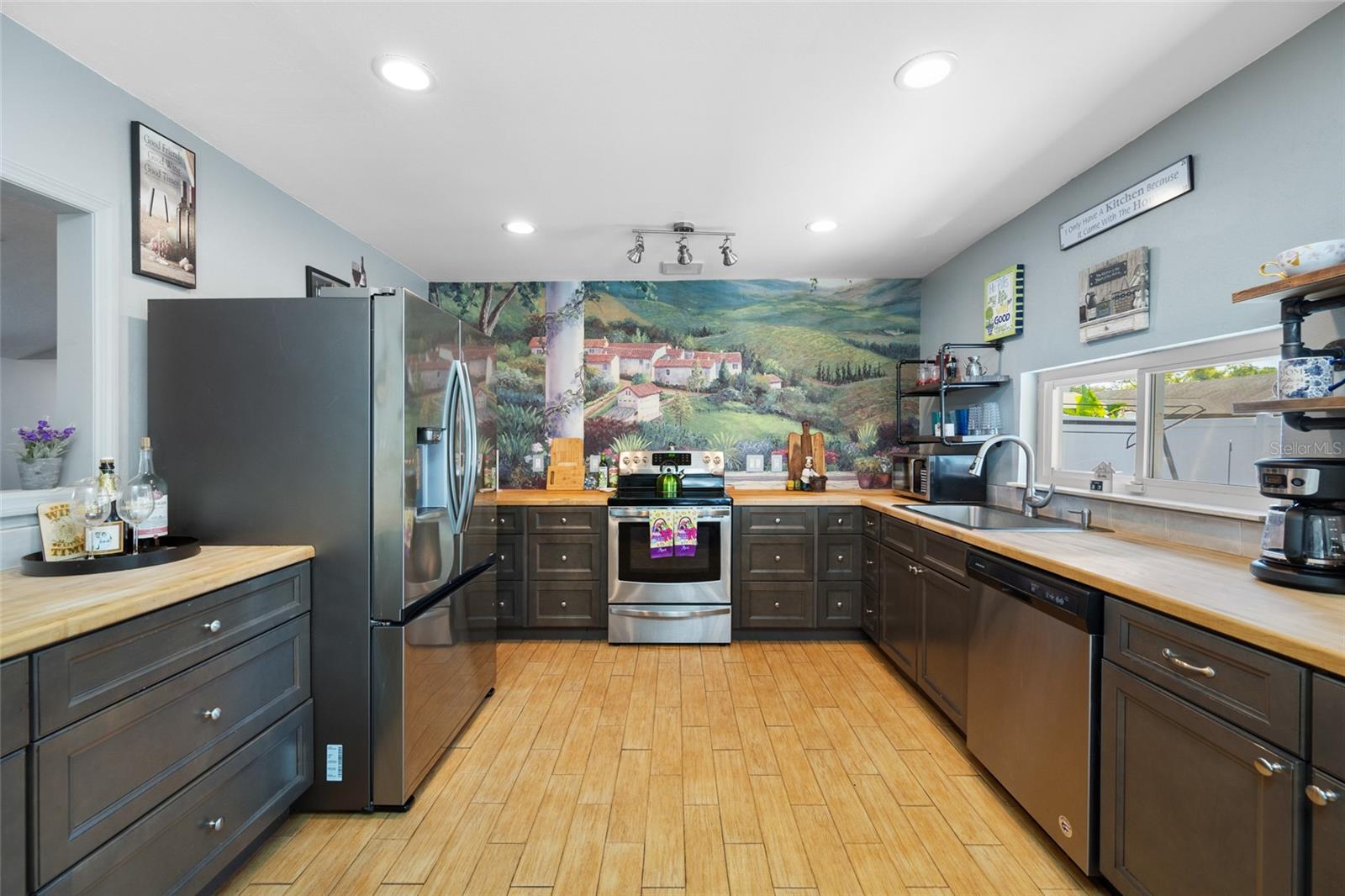 2424 OSPREY AVE, PALM HARBOR, FL, 34683