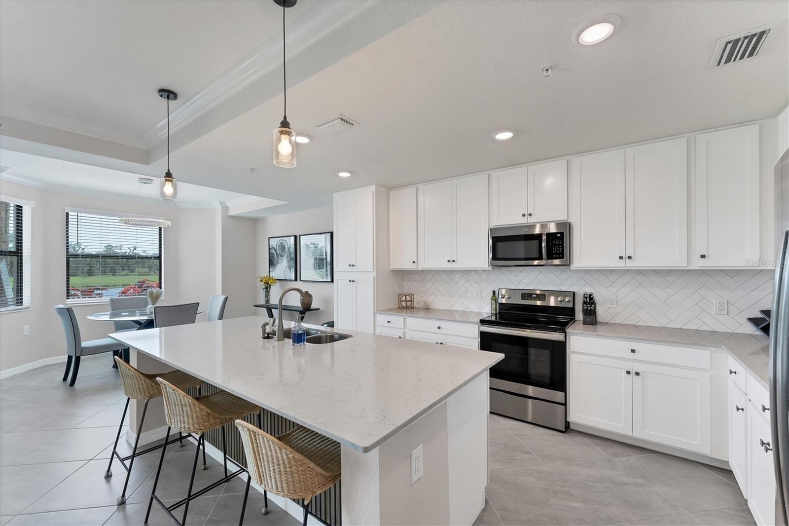 17704 GAWTHROP DR #102, BRADENTON, FL, 34211
