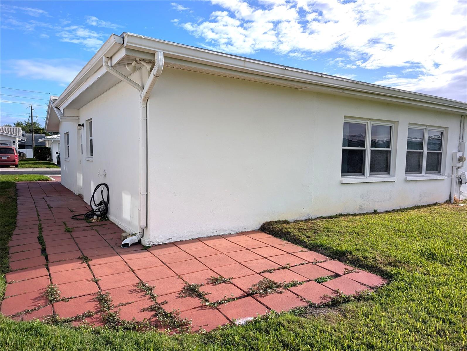 8x12 Patio with spacious views of backyard