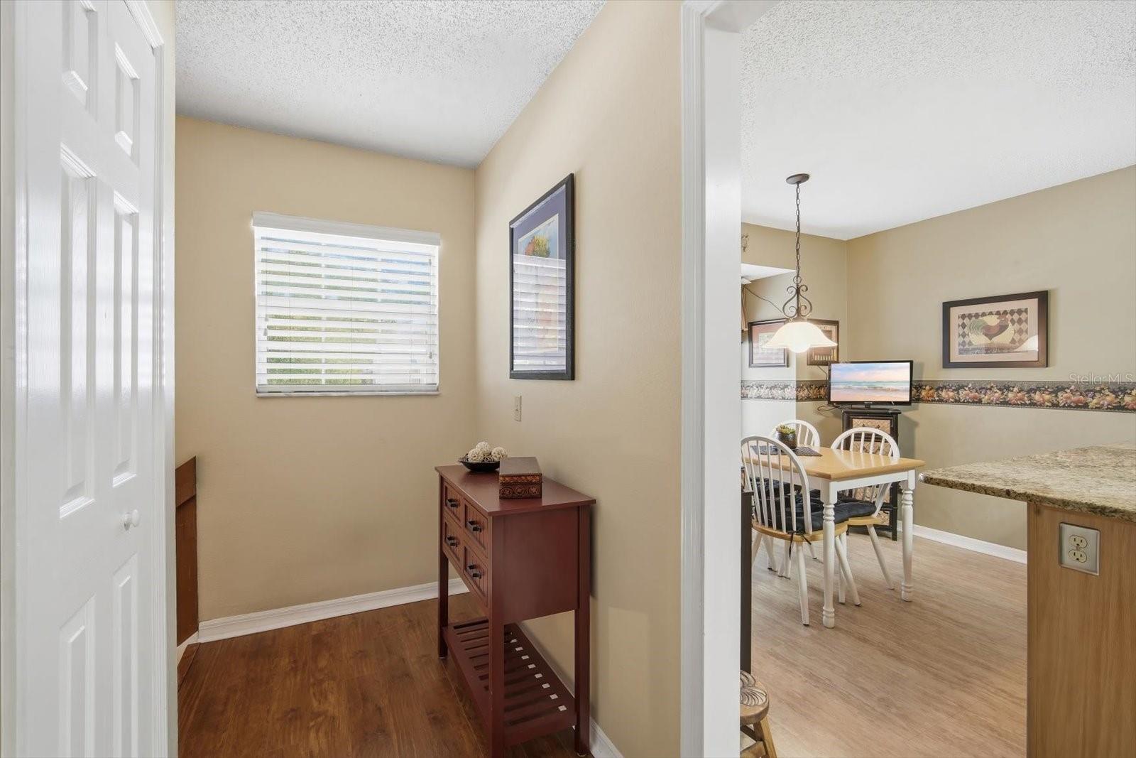 3213 VALLEY OAKS DR, TAMPA, FL, 33618