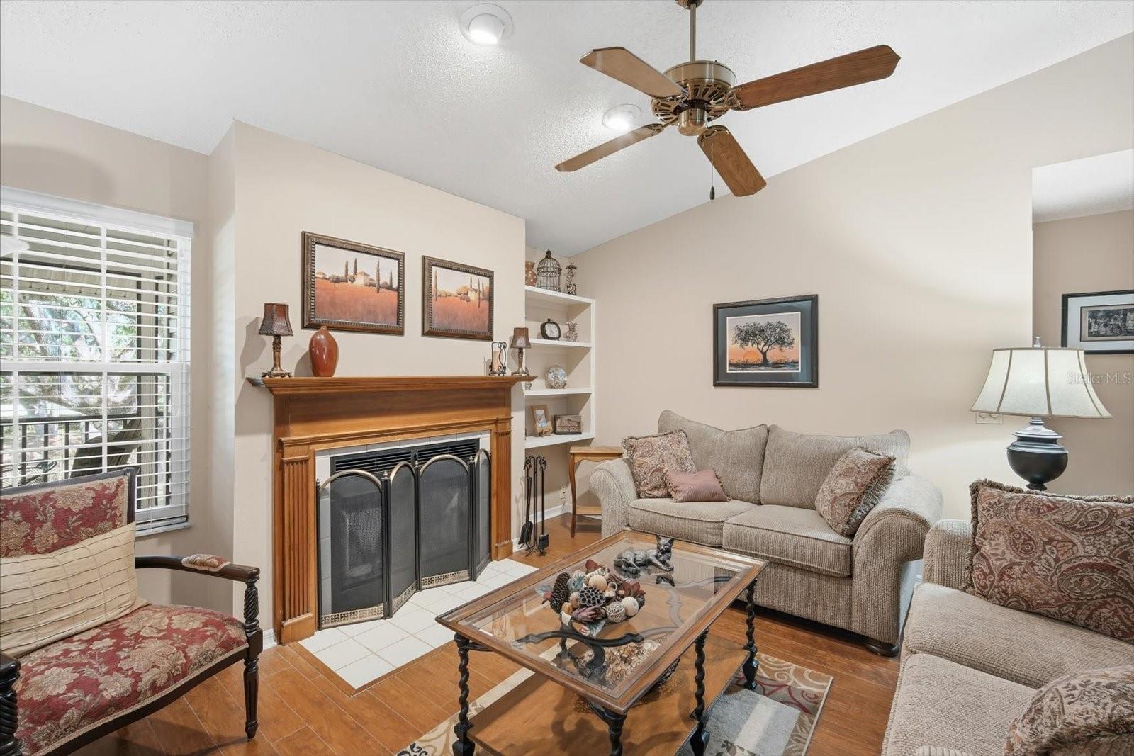 3213 VALLEY OAKS DR, TAMPA, FL, 33618