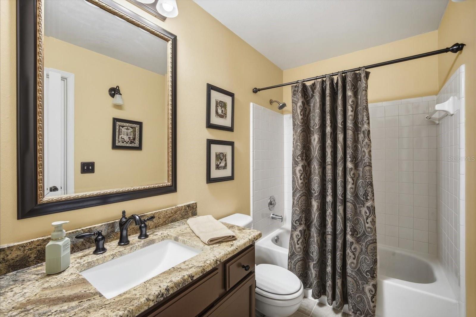 3213 VALLEY OAKS DR, TAMPA, FL, 33618