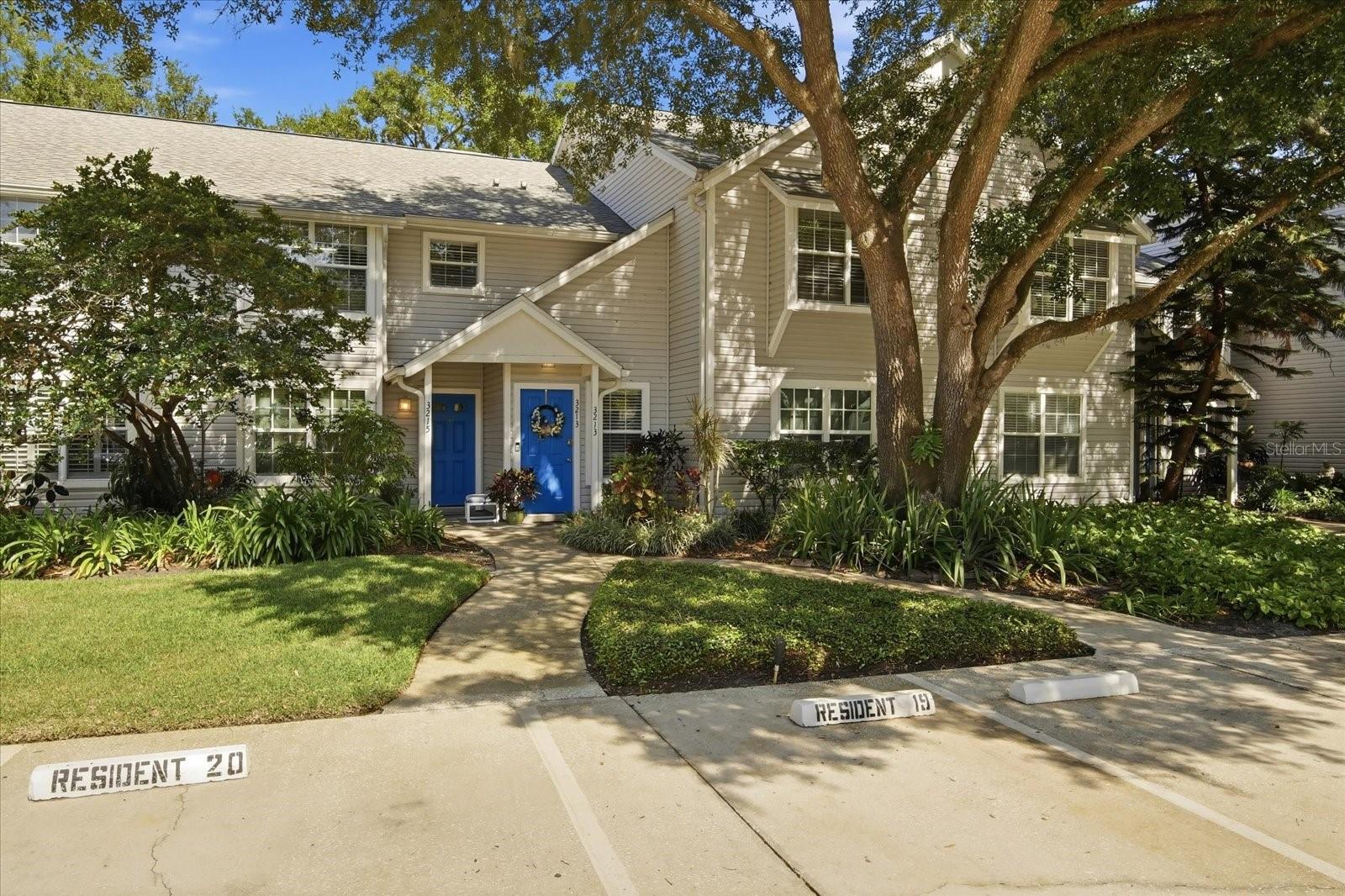 3213 VALLEY OAKS DR, TAMPA, FL, 33618