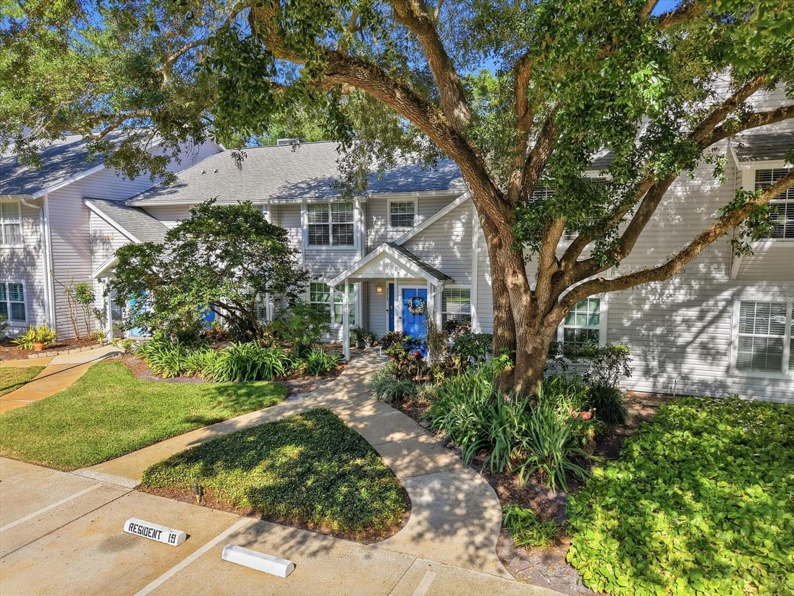 3213 VALLEY OAKS DR, TAMPA, FL, 33618