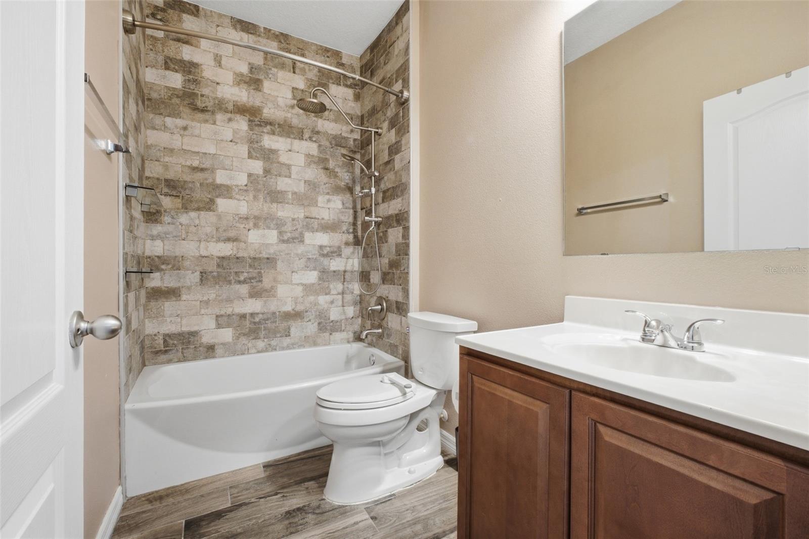 202 COLONIAL PINE LN, MINNEOLA, FL, 34715