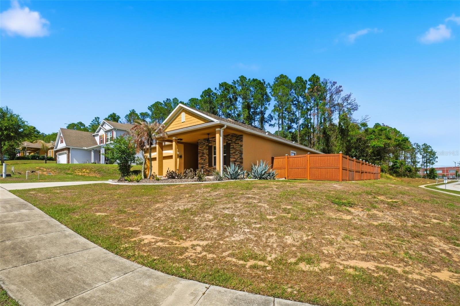 202 COLONIAL PINE LN, MINNEOLA, FL, 34715