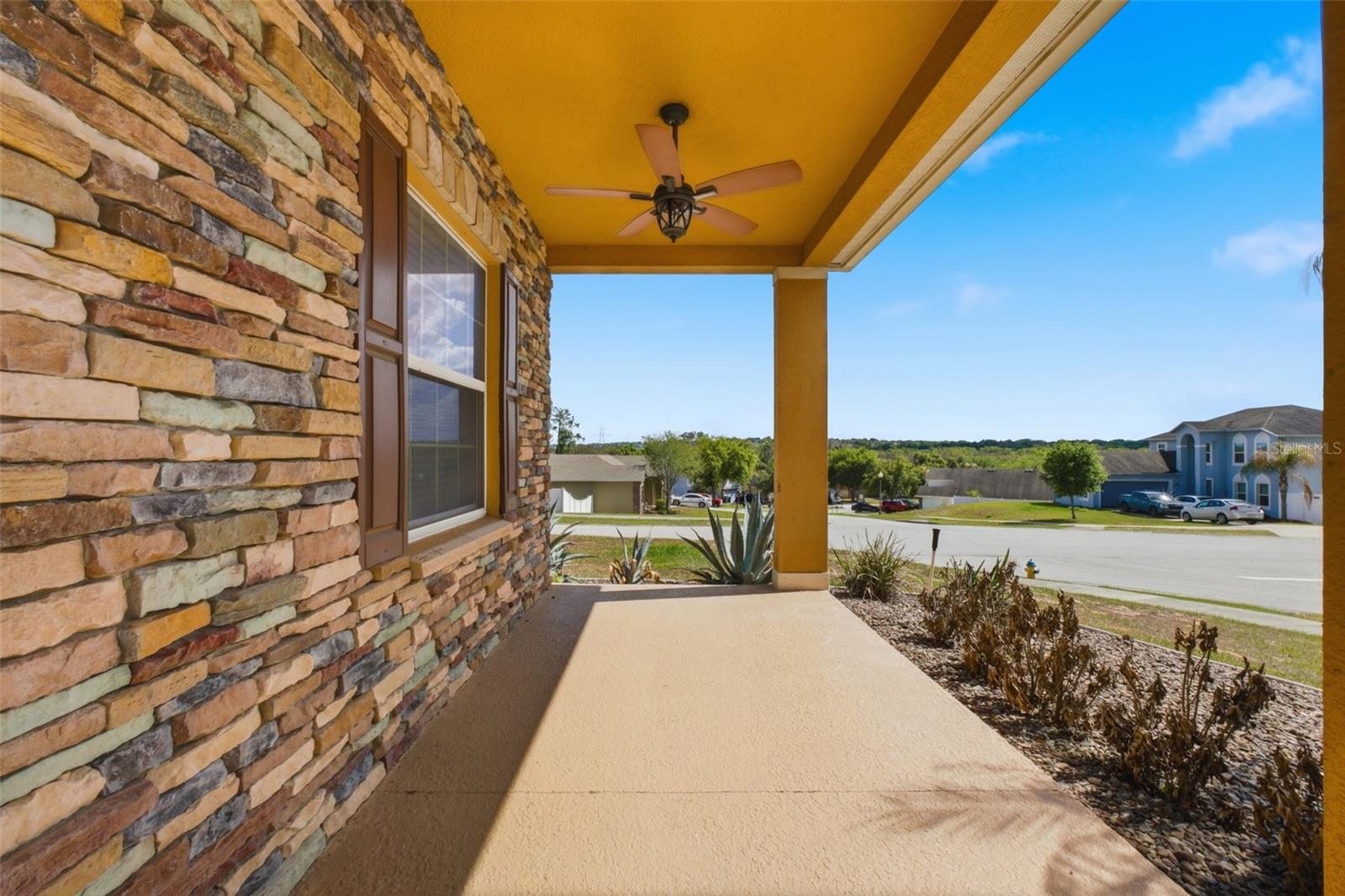 202 COLONIAL PINE LN, MINNEOLA, FL, 34715