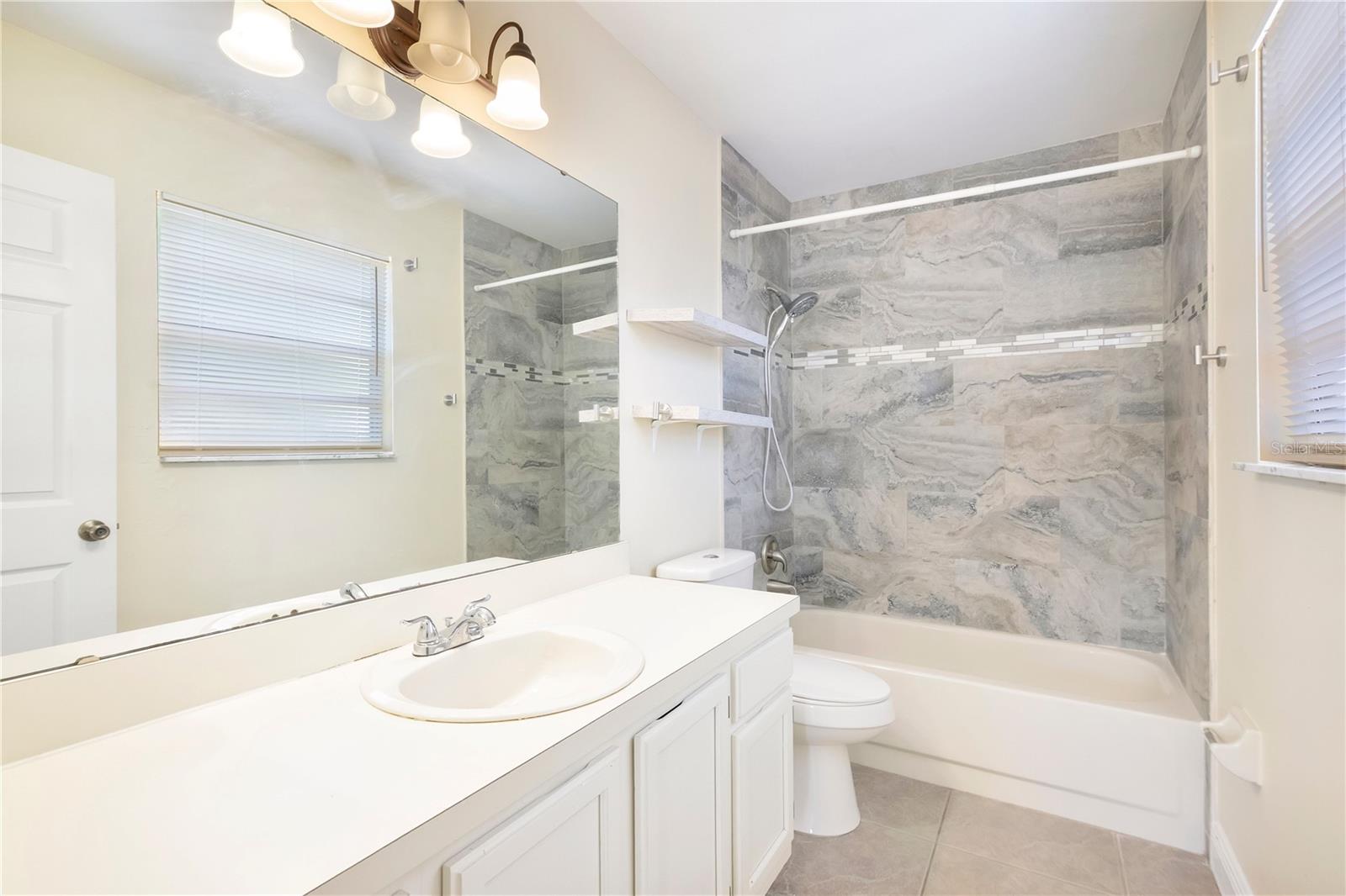 370 N LAKE AVE, APOPKA, FL, 32703