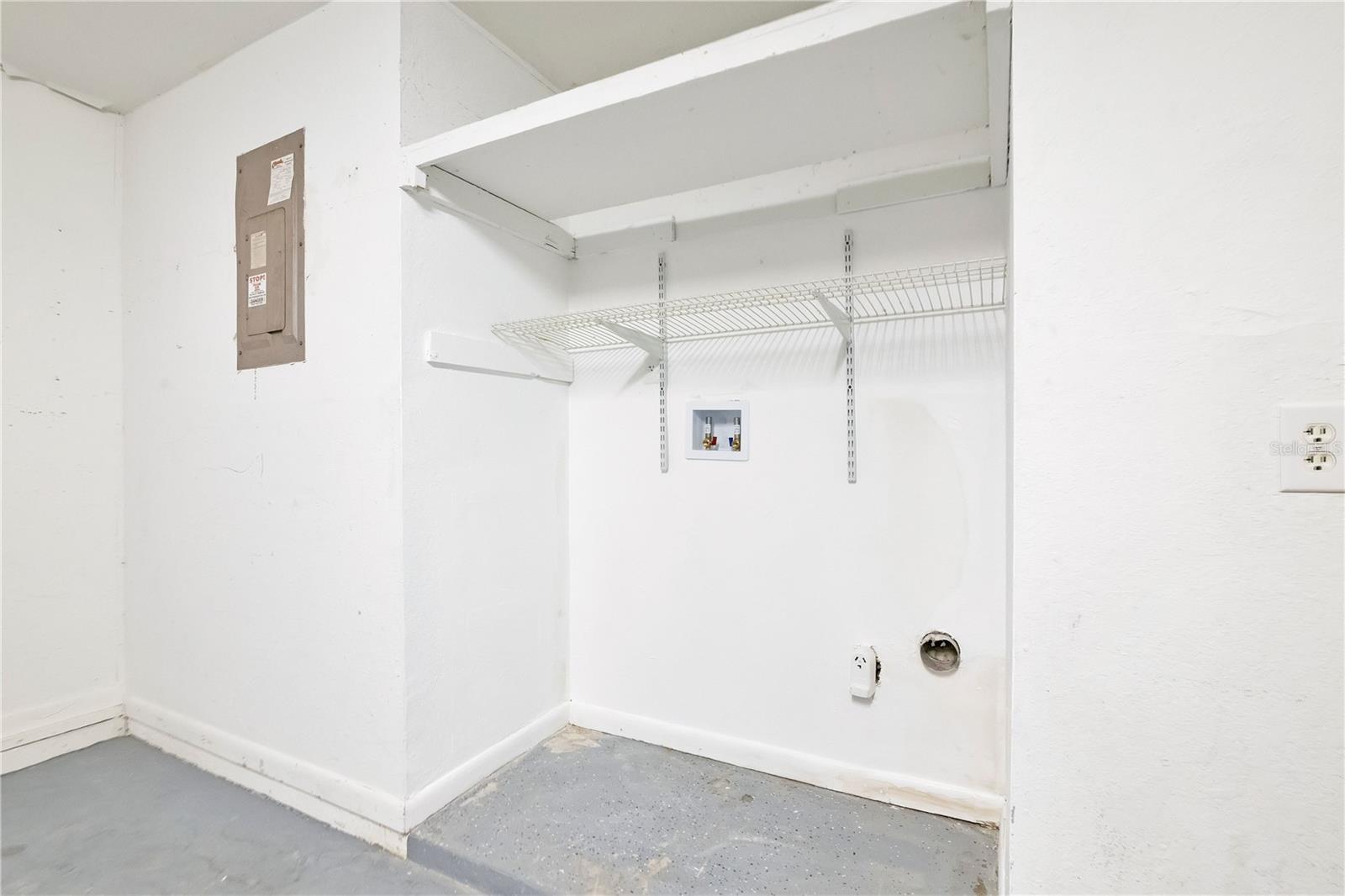 370 N LAKE AVE, APOPKA, FL, 32703