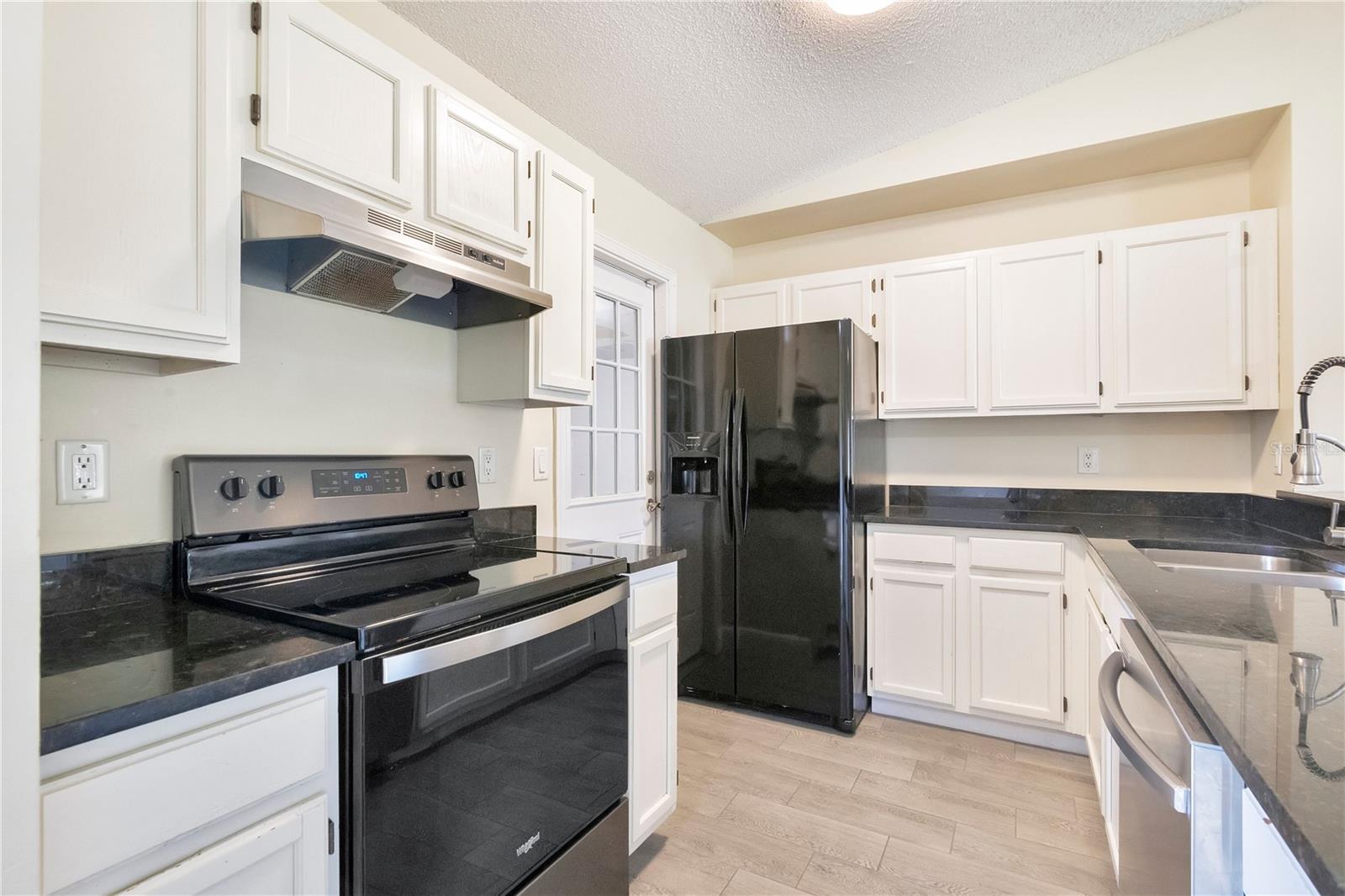 370 N LAKE AVE, APOPKA, FL, 32703