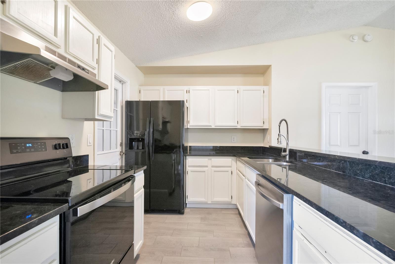 370 N LAKE AVE, APOPKA, FL, 32703