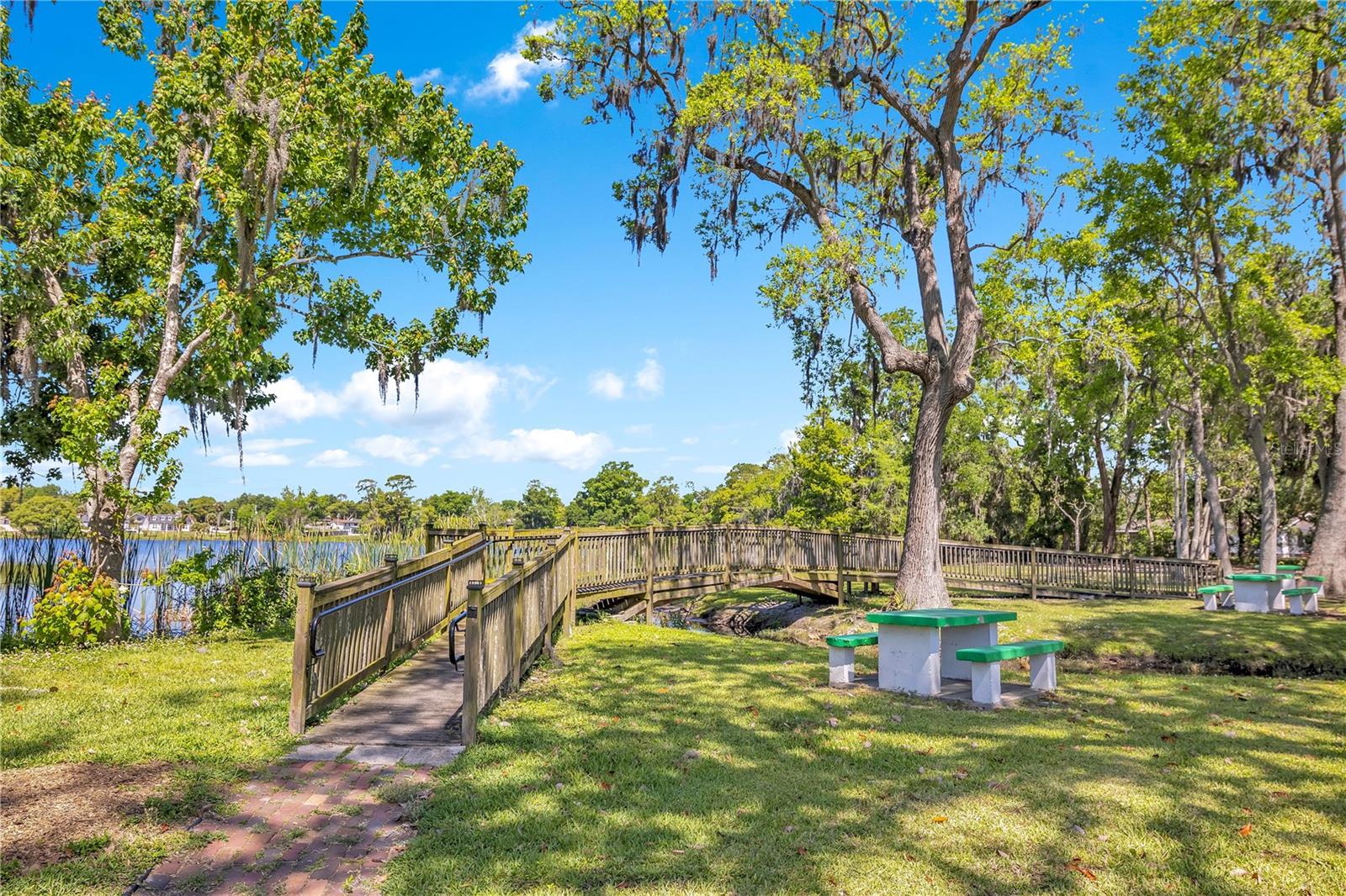 370 N LAKE AVE, APOPKA, FL, 32703