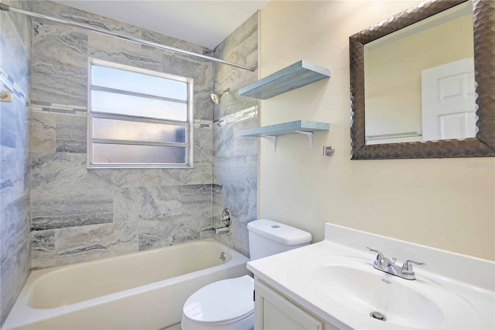 370 N LAKE AVE, APOPKA, FL, 32703