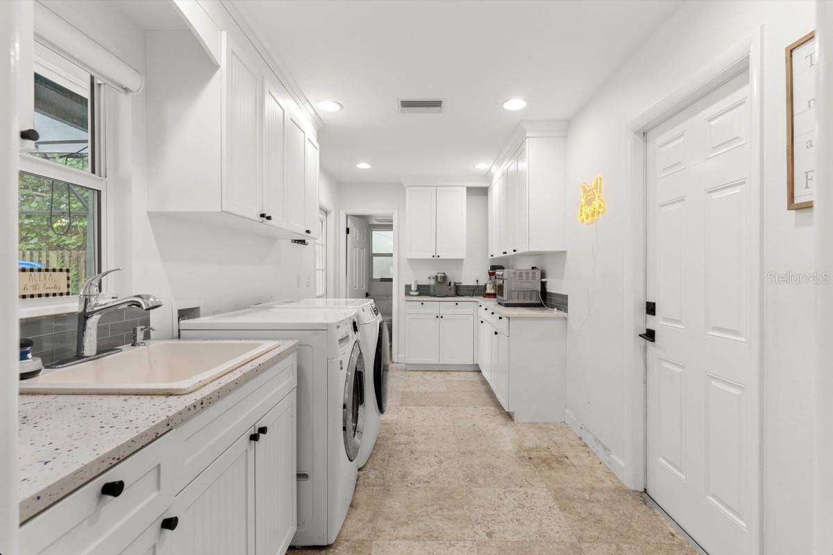765 SIESTA KEY CIR, SARASOTA, FL, 34242