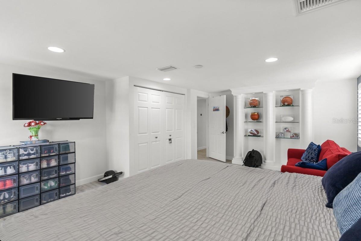 765 SIESTA KEY CIR, SARASOTA, FL, 34242