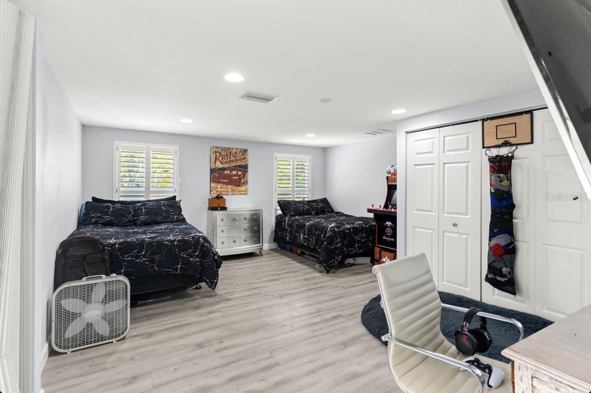 765 SIESTA KEY CIR, SARASOTA, FL, 34242