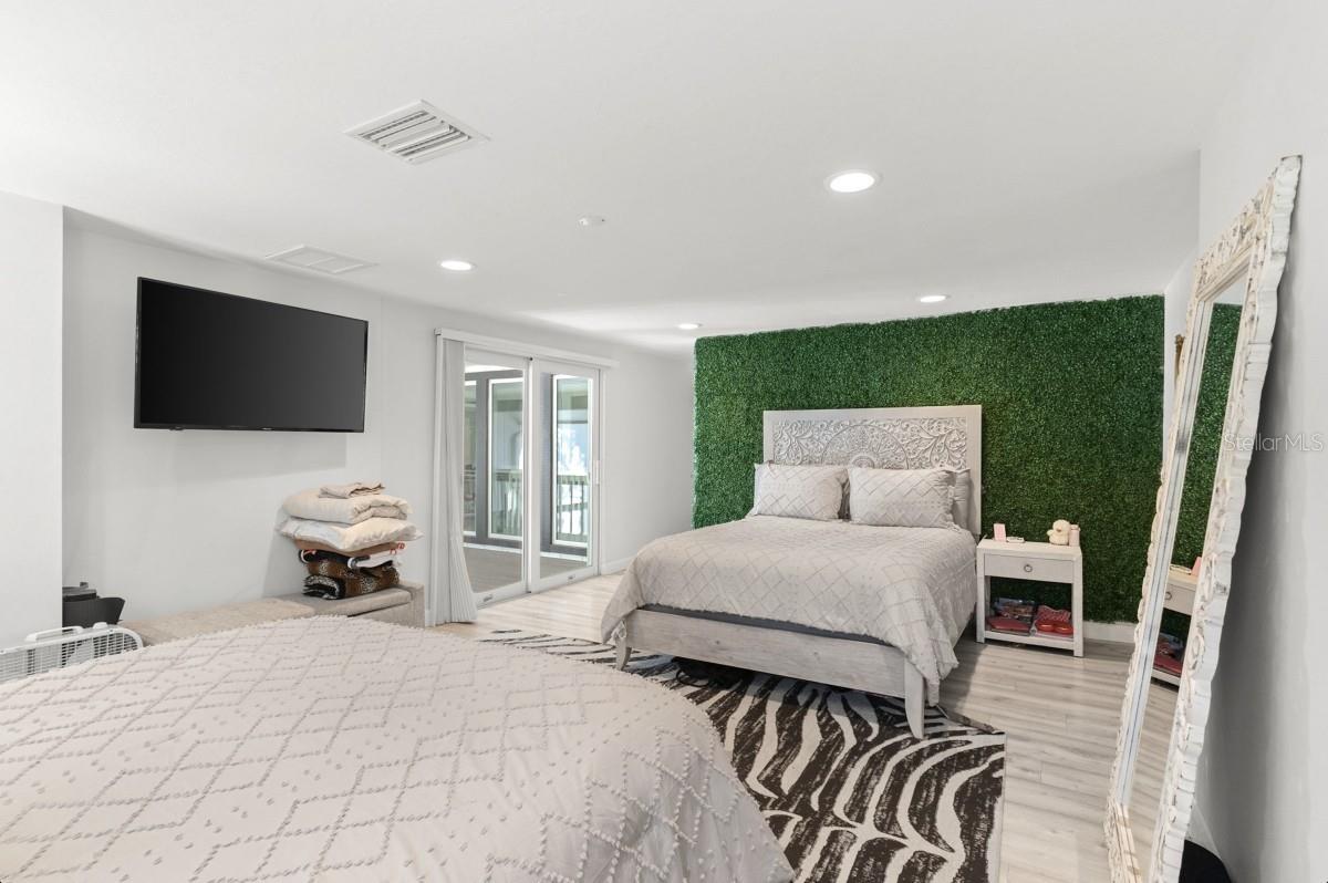 765 SIESTA KEY CIR, SARASOTA, FL, 34242