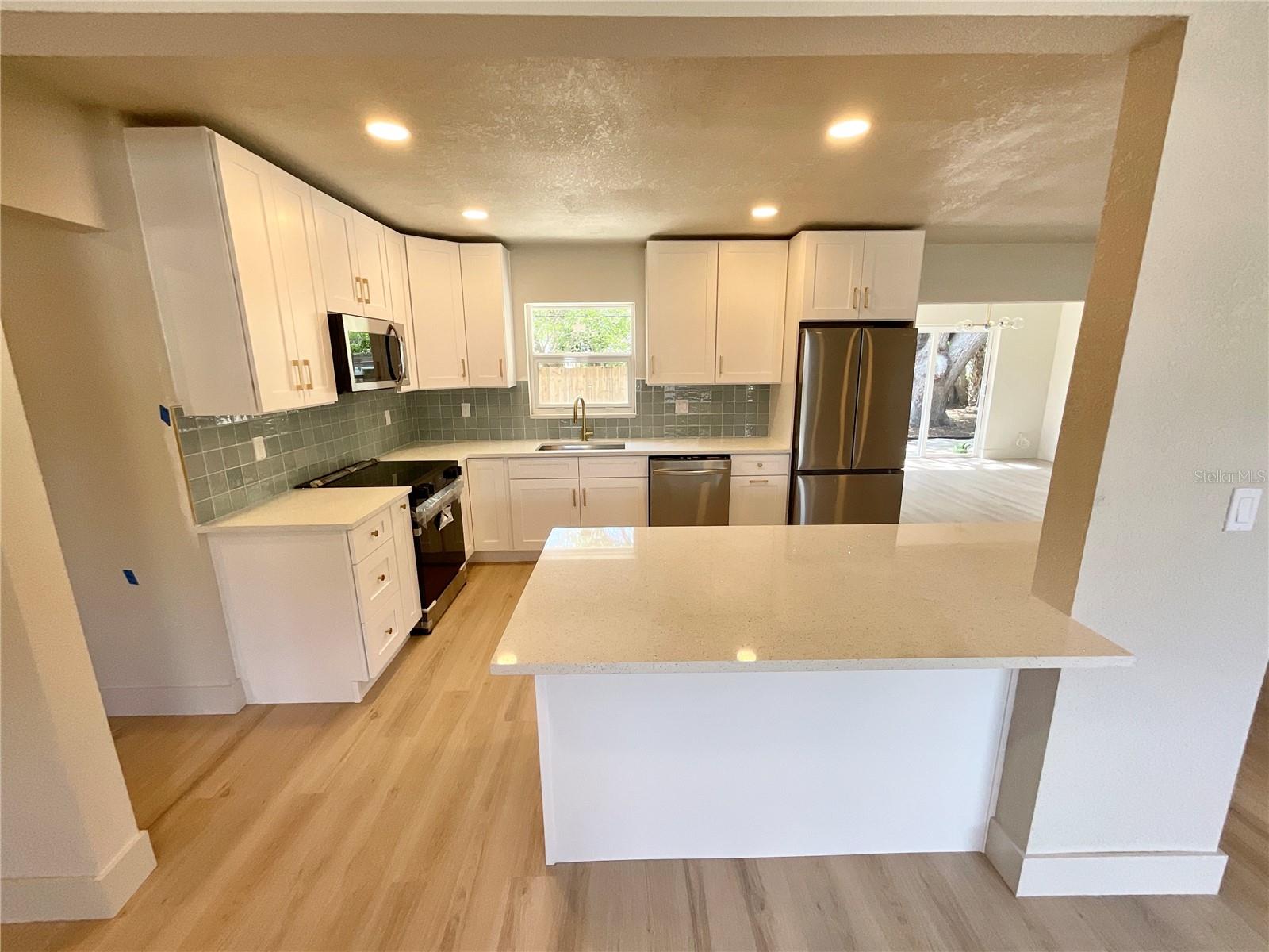 644 MANOR DR W, DUNEDIN, FL, 34698