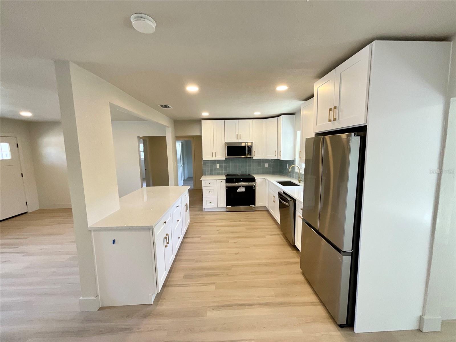 644 MANOR DR W, DUNEDIN, FL, 34698