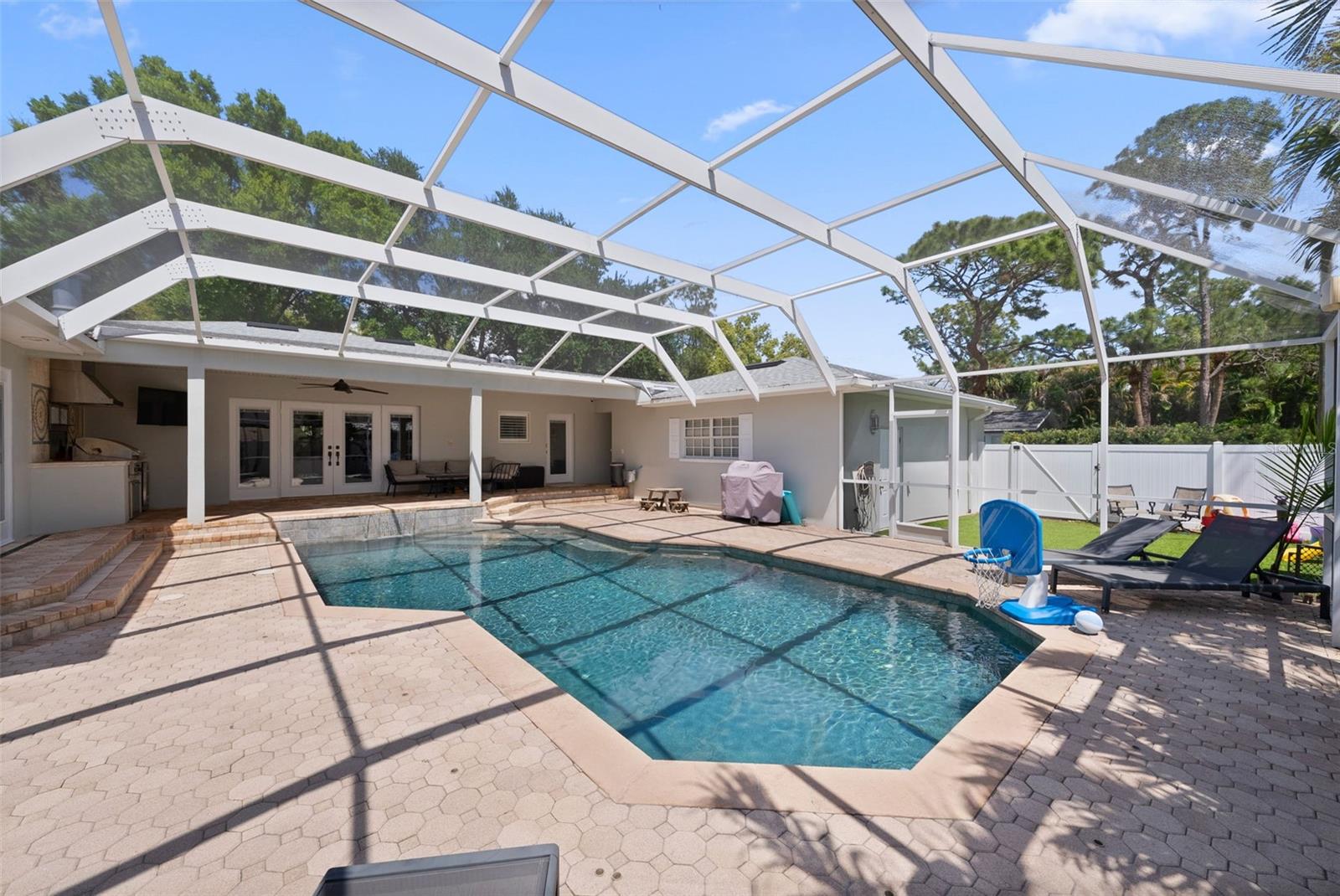 4002 W KENSINGTON AVE, TAMPA, FL, 33629