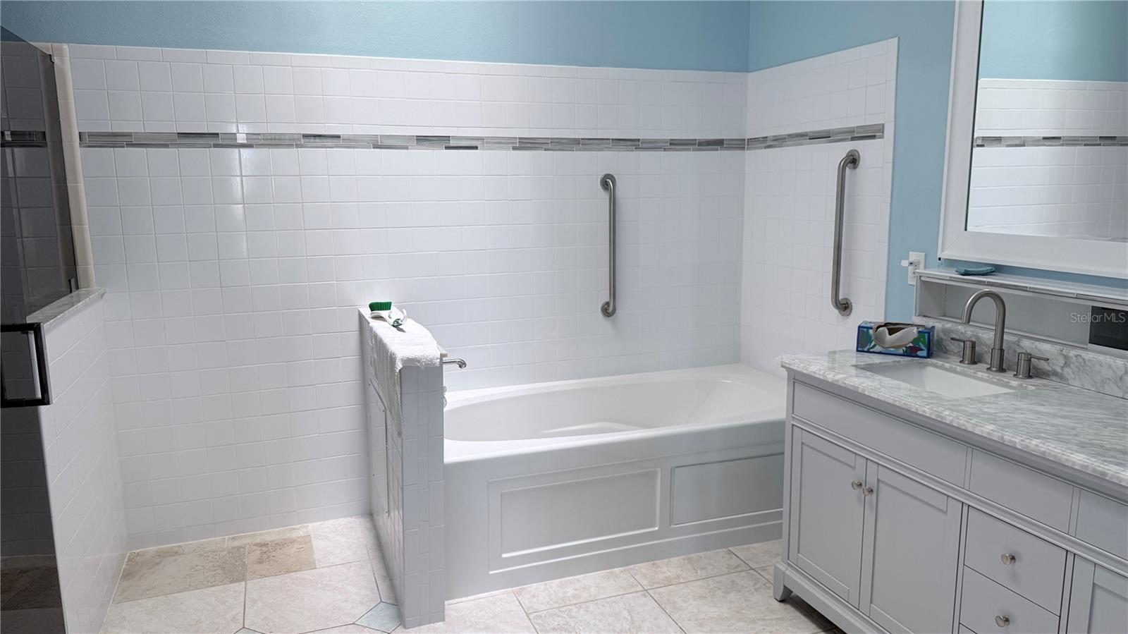 Primary Bedroom Bathtub