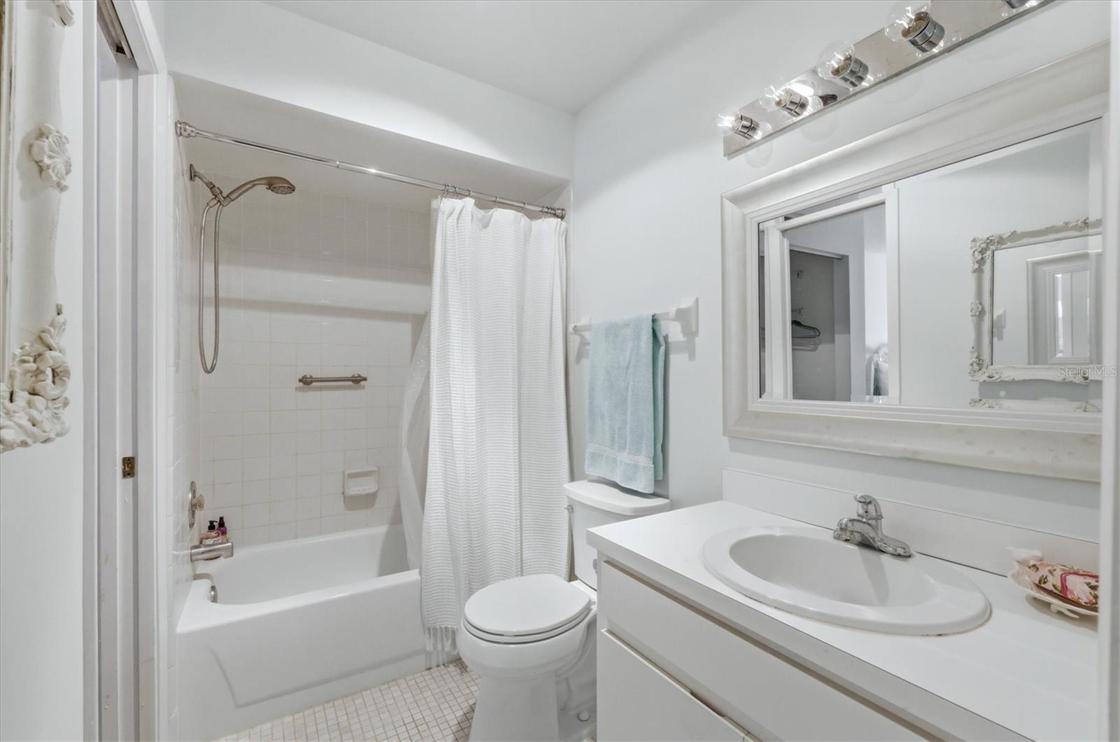 5765 GARDENS DR, SARASOTA, FL, 34243