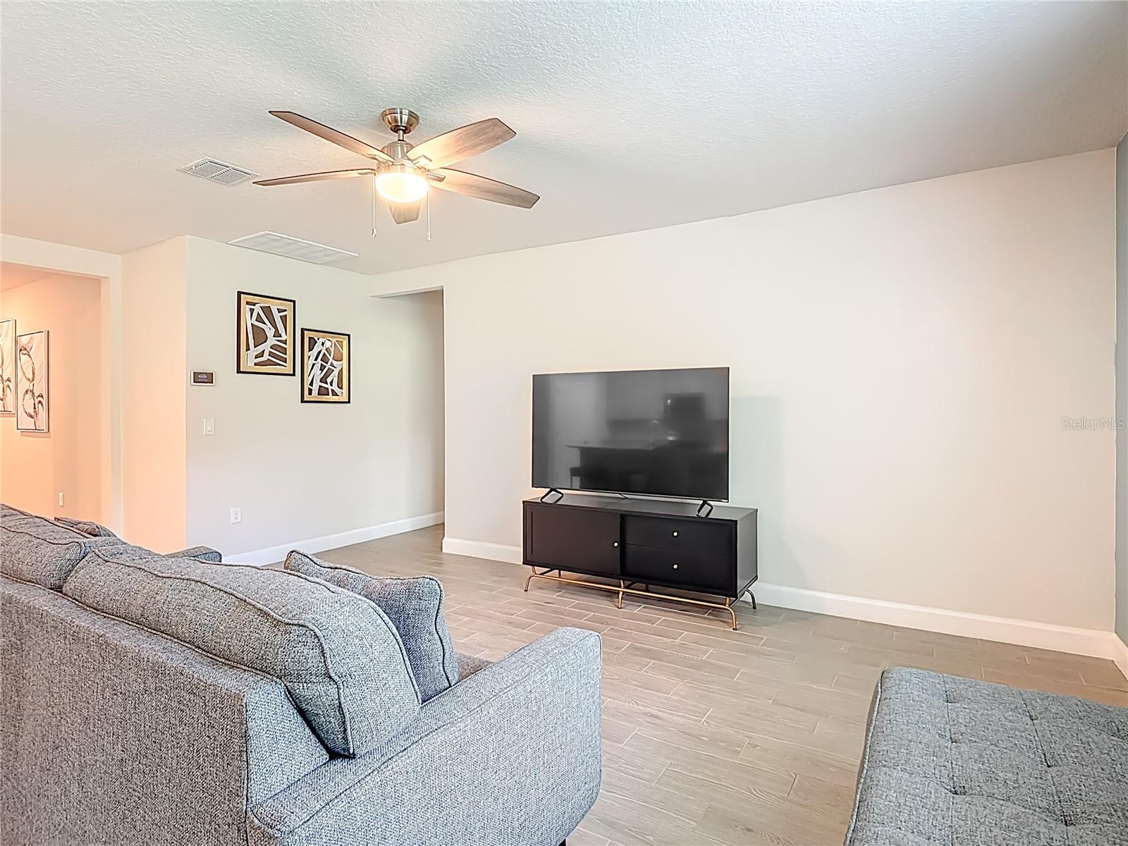 525 VISTA VILLAGES BLVD, DAVENPORT, FL, 33896