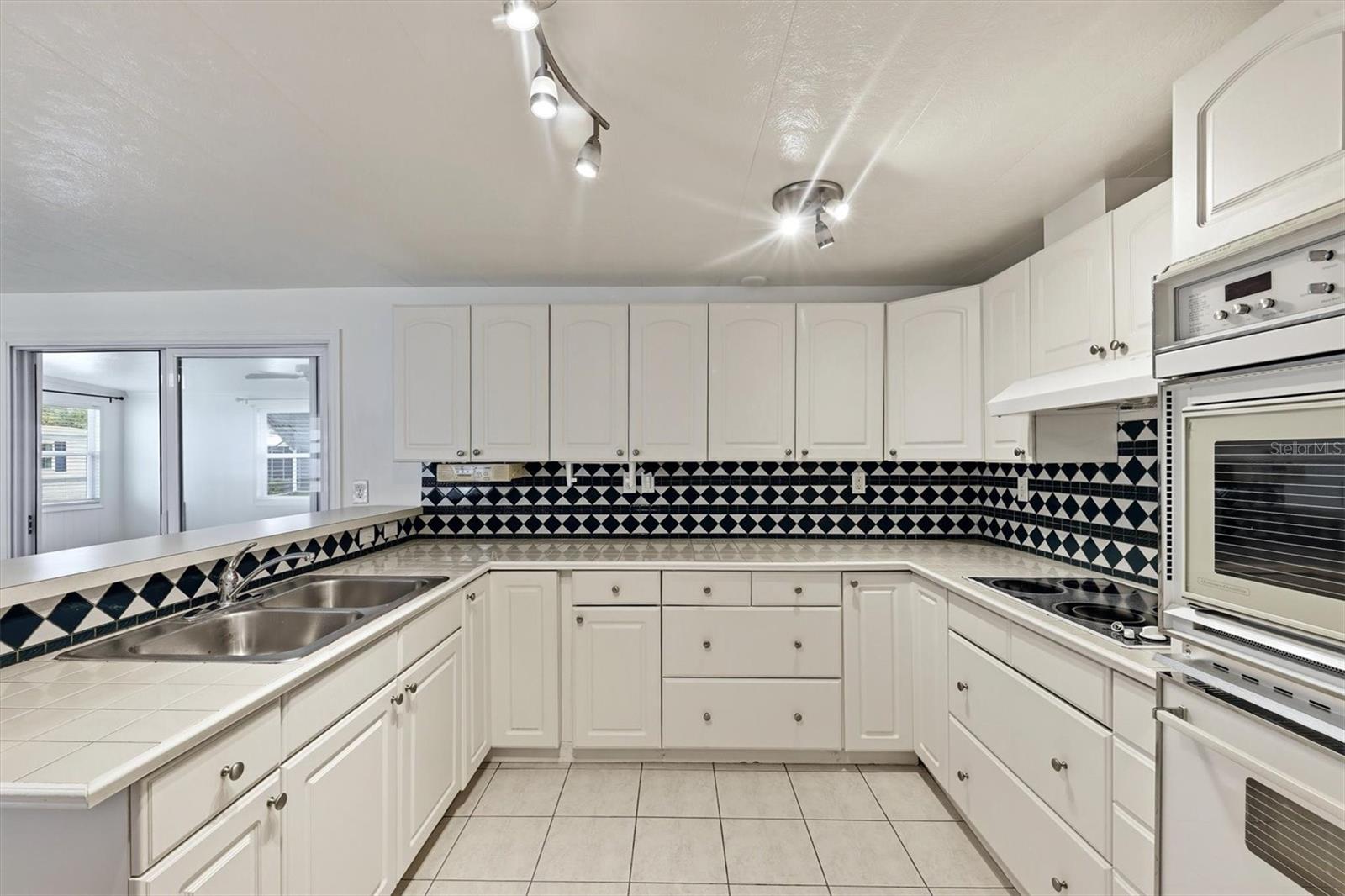 5236 KENWOOD AVE, SARASOTA, FL, 34234
