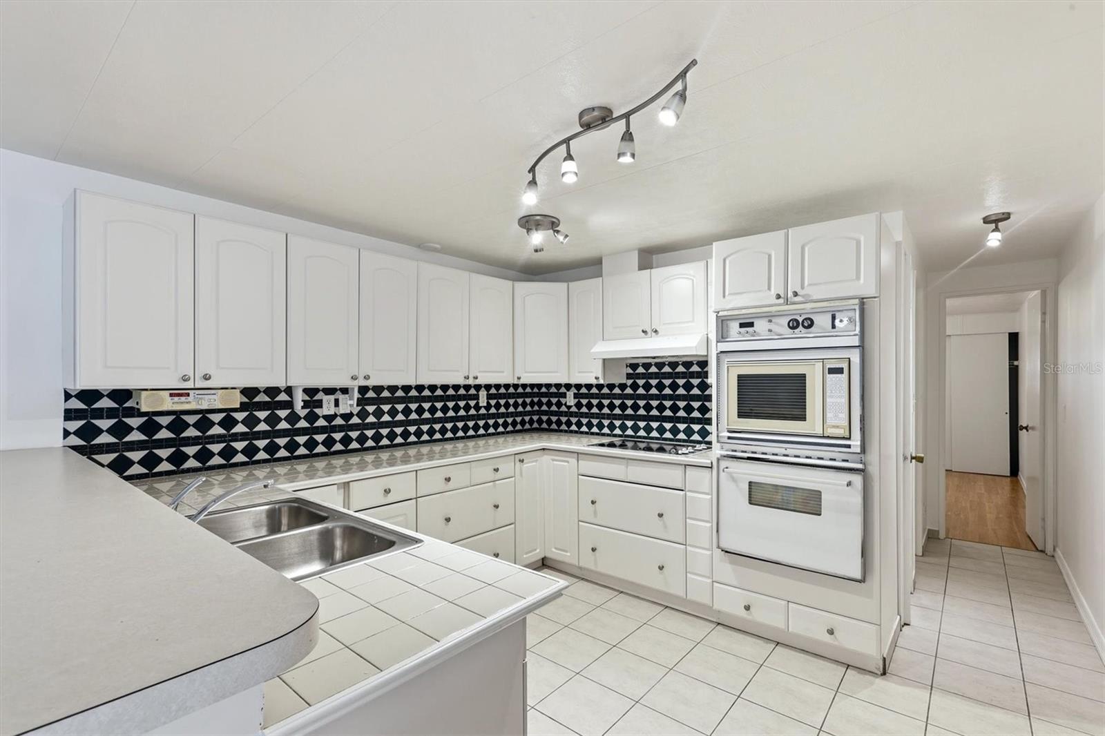5236 KENWOOD AVE, SARASOTA, FL, 34234