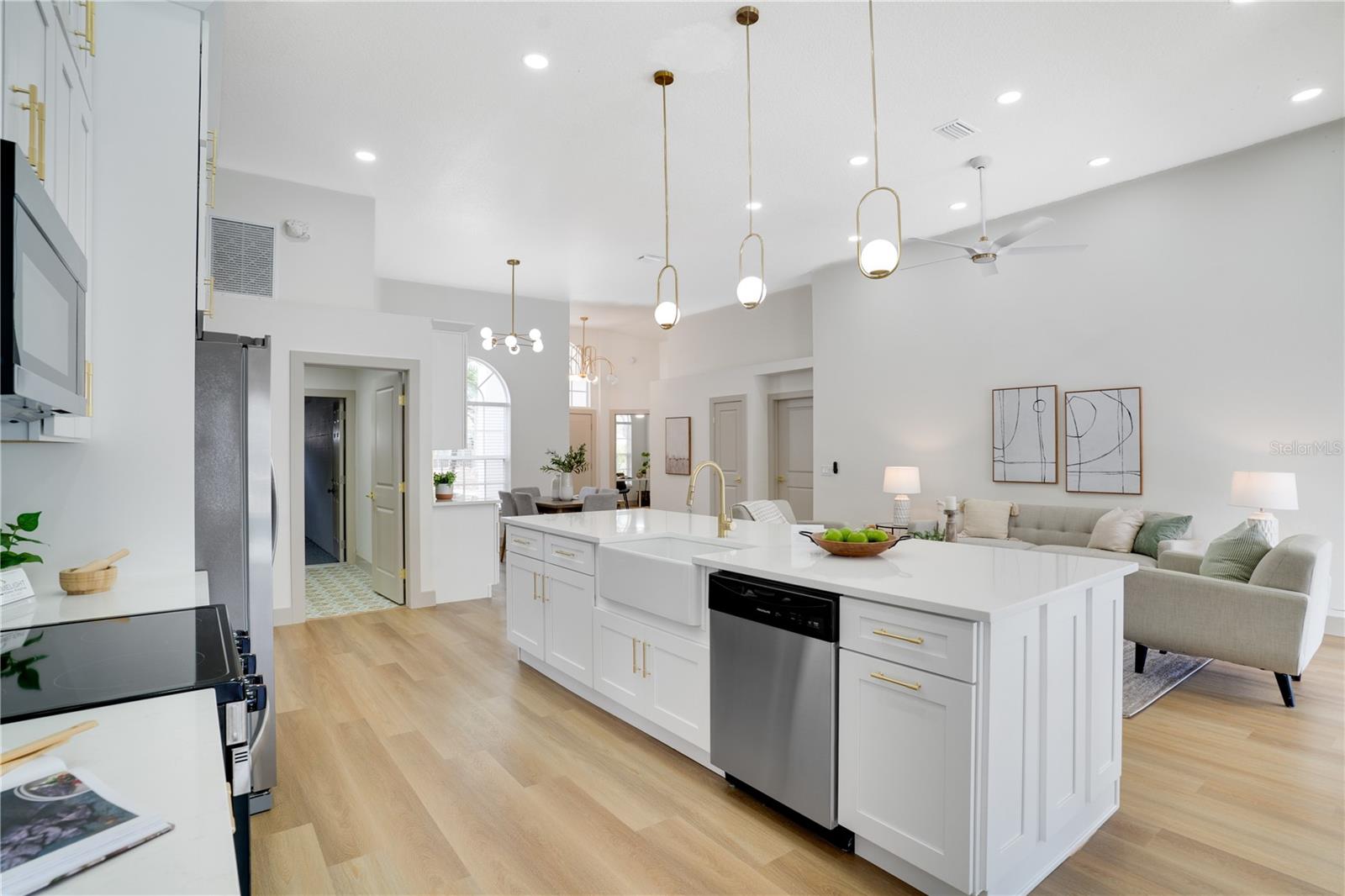 8910 WESTBAY BLVD, TAMPA, FL, 33615